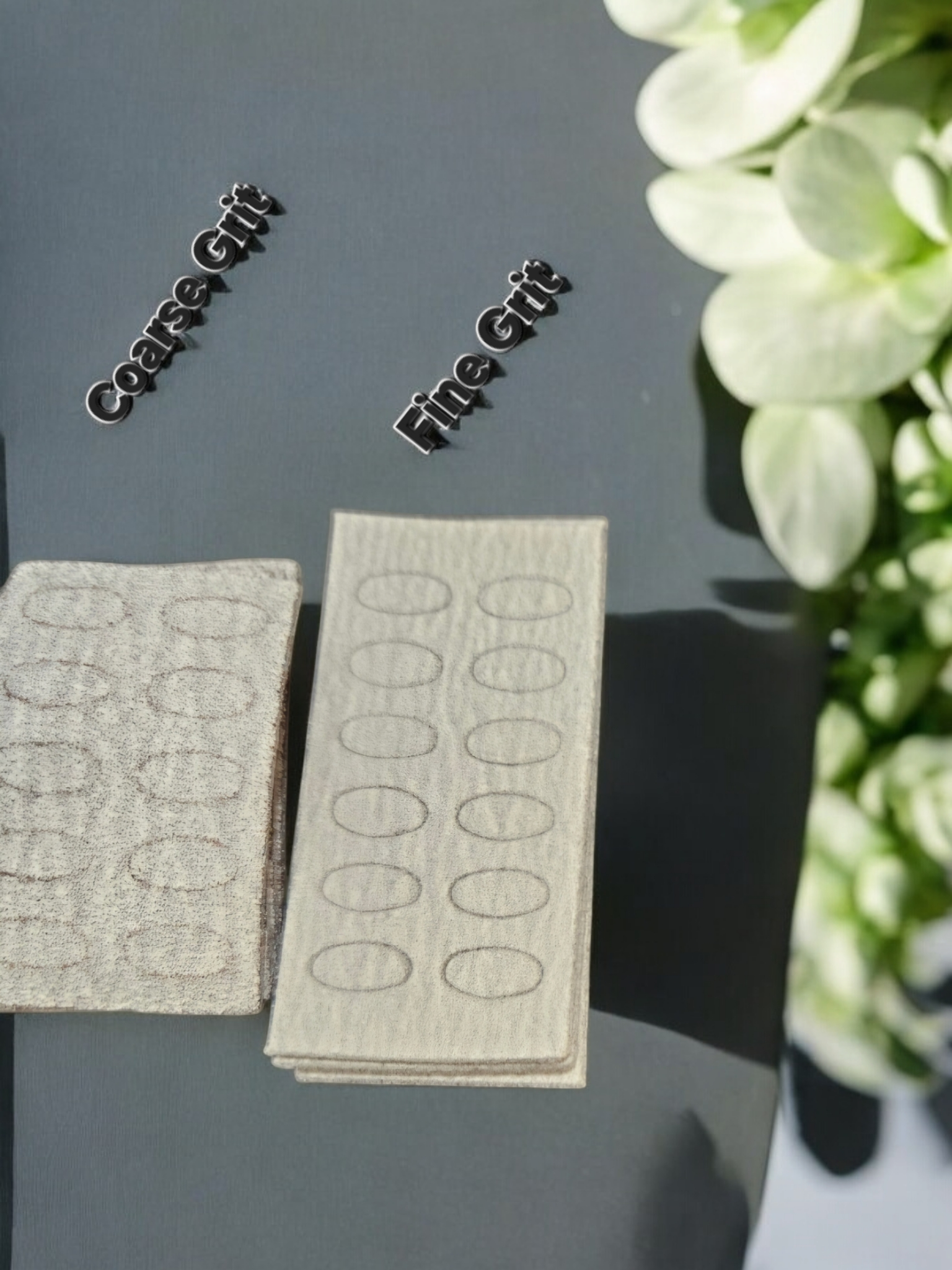 Quitacutículas y empujador de cutículas de doble punta. Inclinado y con bucle.