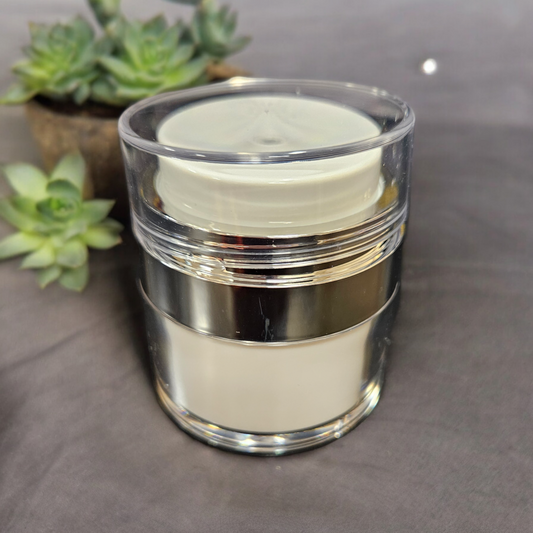15ml/ 30ml Travel size airless jar, with hand lotion.